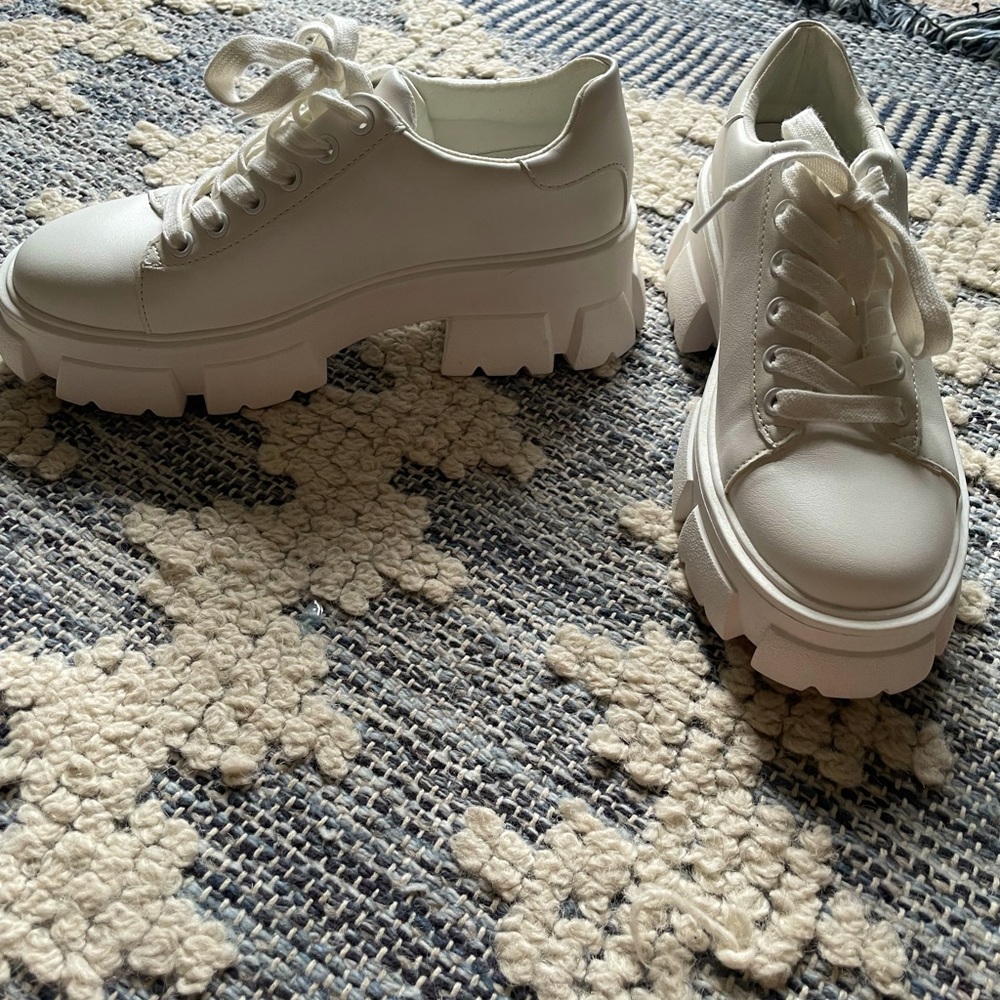 Steve Madden Michigan Chunky Platform Sneaker sz 7. Worn once.